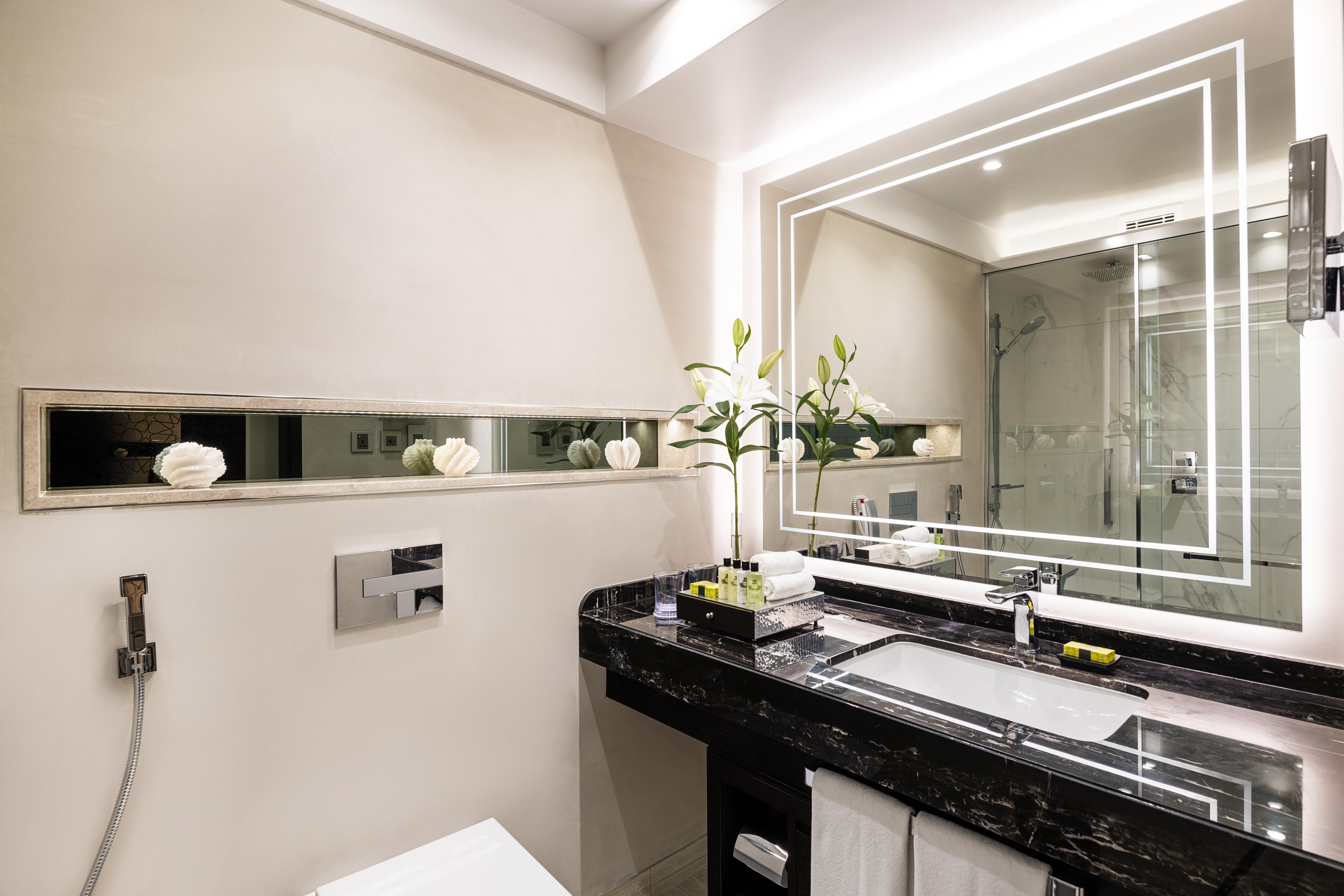 Intercontinental Muscat By Ihg Hotel Екстериор снимка Bathroom