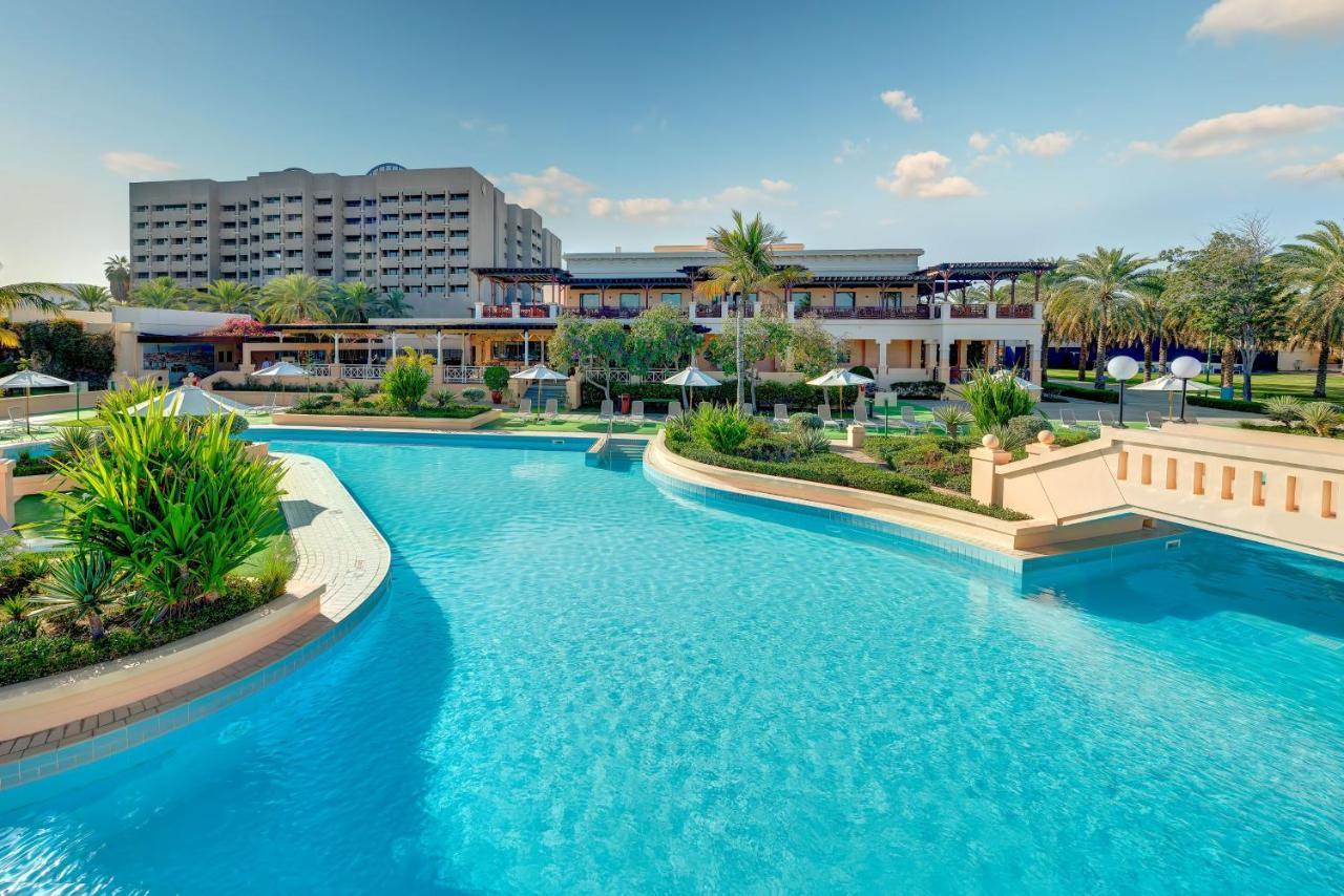 Intercontinental Muscat By Ihg Hotel Екстериор снимка The pool at the Royal Mirage