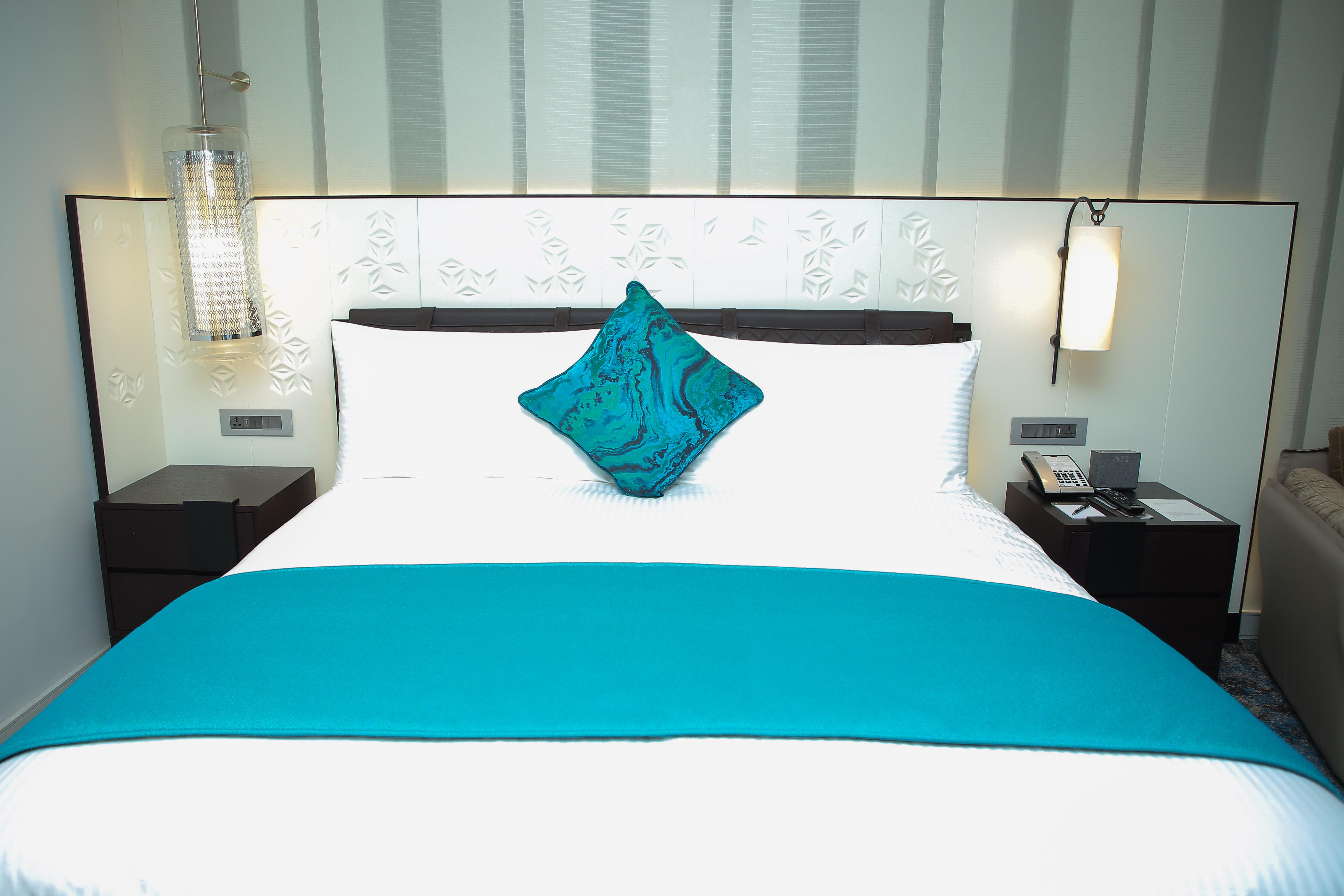 Intercontinental Muscat By Ihg Hotel Екстериор снимка A bed