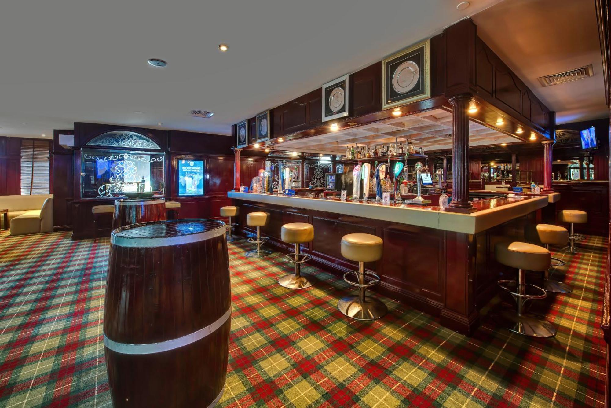 Intercontinental Muscat By Ihg Hotel Екстериор снимка The bar on board the Queen Mary 2