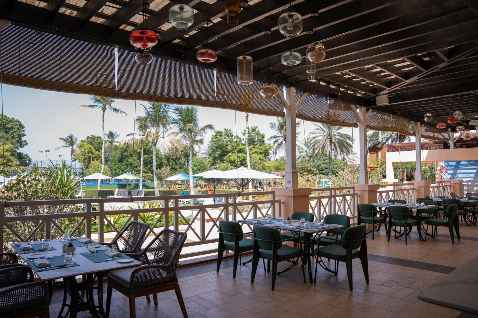 Intercontinental Muscat By Ihg Hotel Екстериор снимка The restaurant
